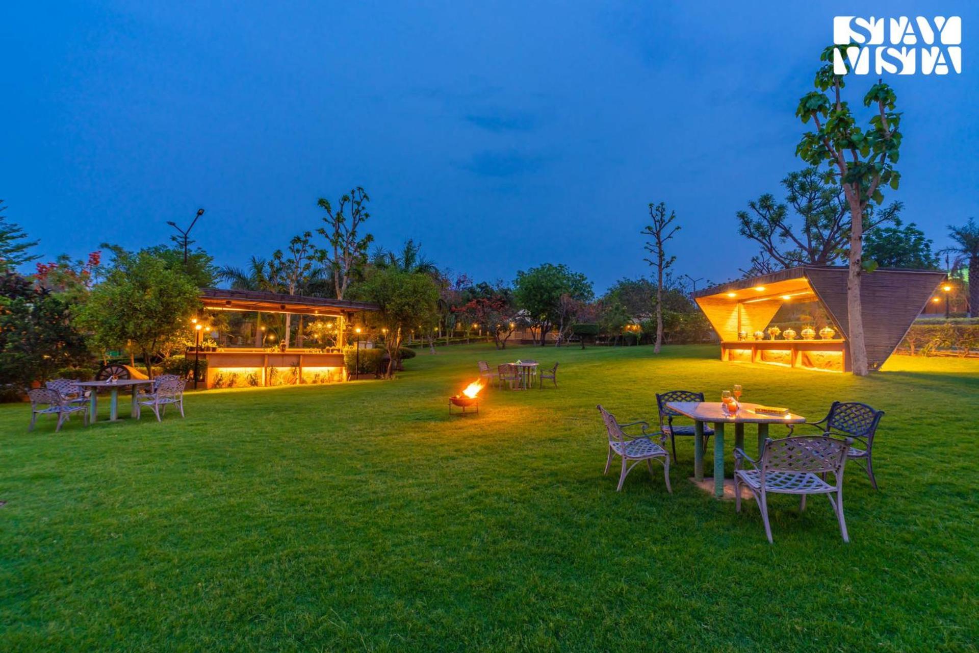 Stayvista At Maple Farms With Pool, Bbq & Bonfire Sohna Bagian luar foto