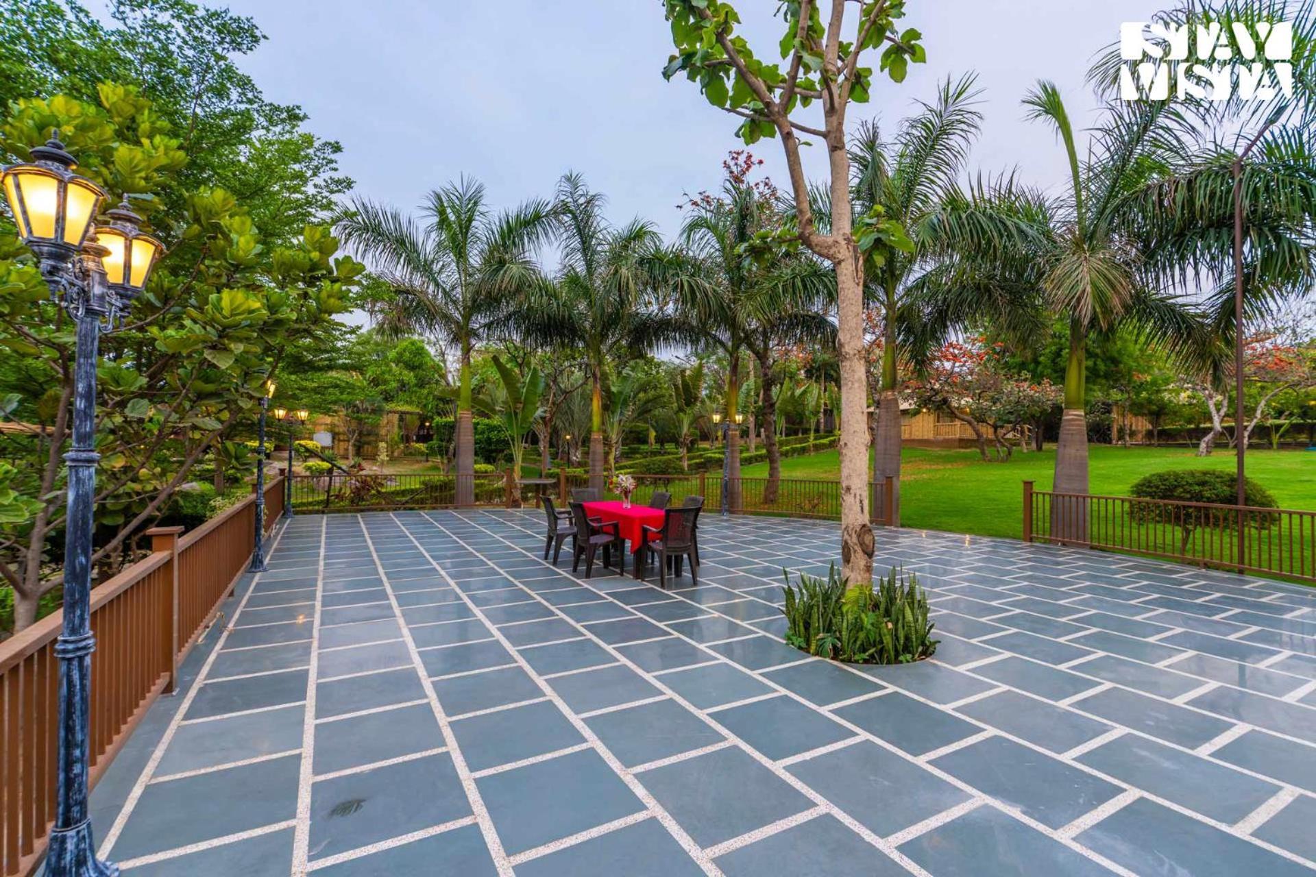 Stayvista At Maple Farms With Pool, Bbq & Bonfire Sohna Bagian luar foto