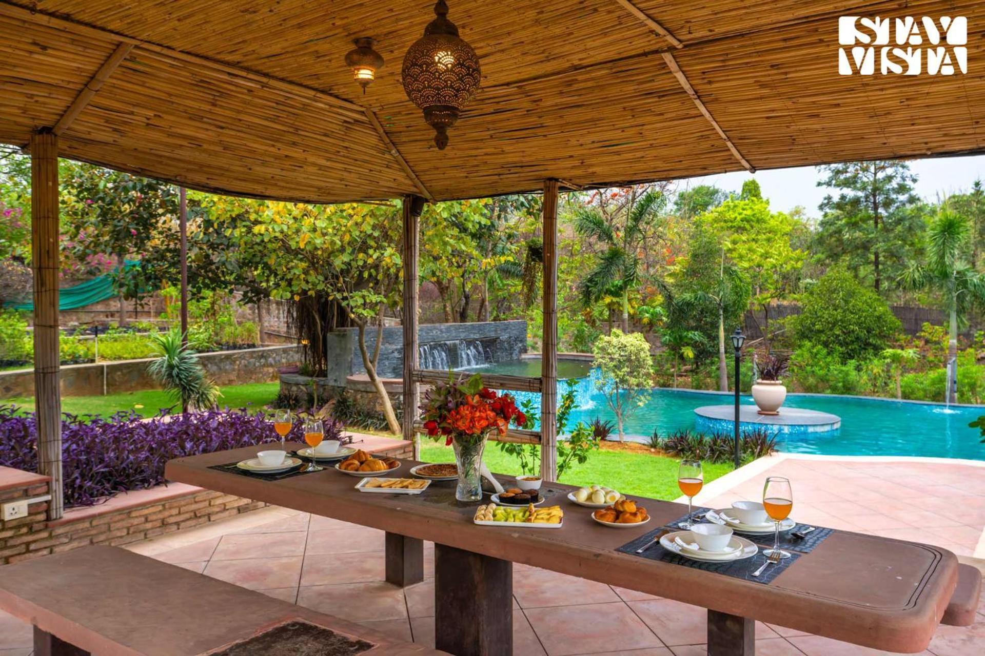 Stayvista At Maple Farms With Pool, Bbq & Bonfire Sohna Bagian luar foto