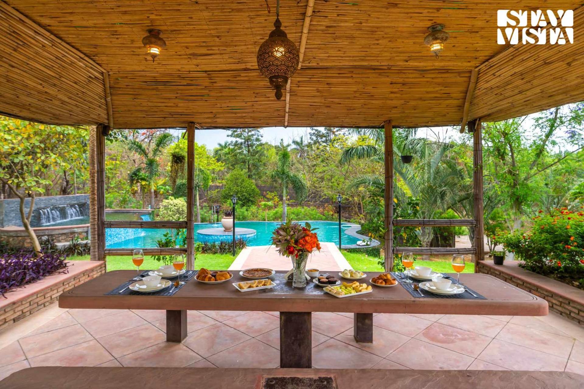 Stayvista At Maple Farms With Pool, Bbq & Bonfire Sohna Bagian luar foto