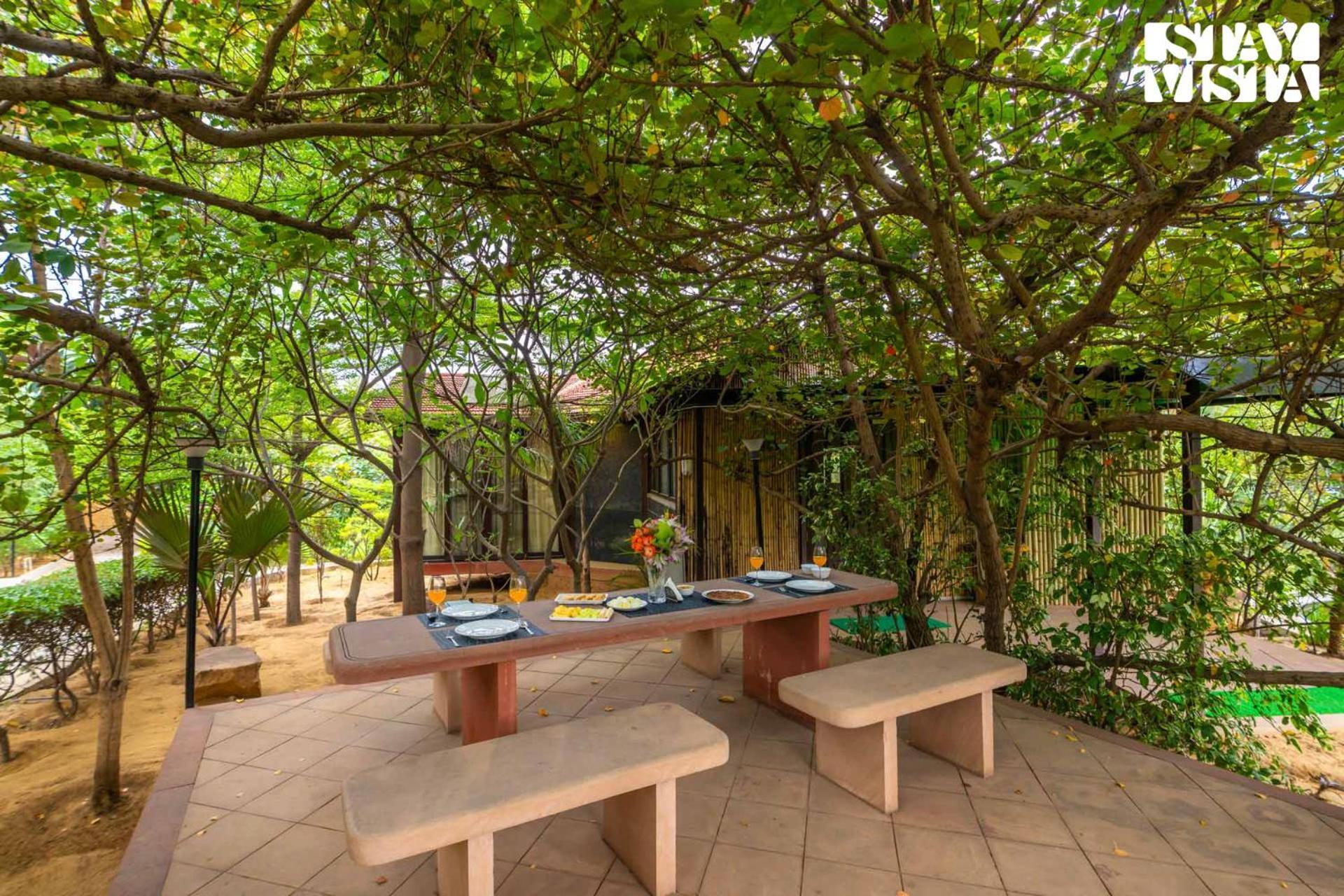 Stayvista At Maple Farms With Pool, Bbq & Bonfire Sohna Bagian luar foto