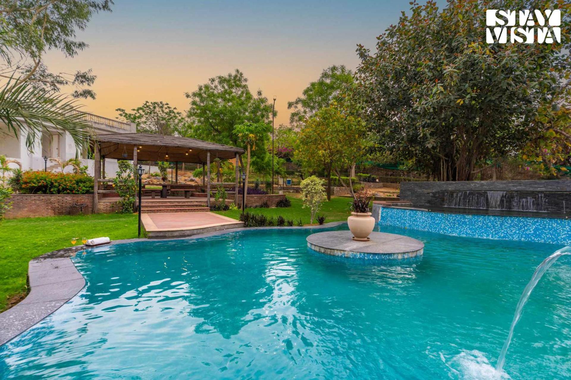 Stayvista At Maple Farms With Pool, Bbq & Bonfire Sohna Bagian luar foto