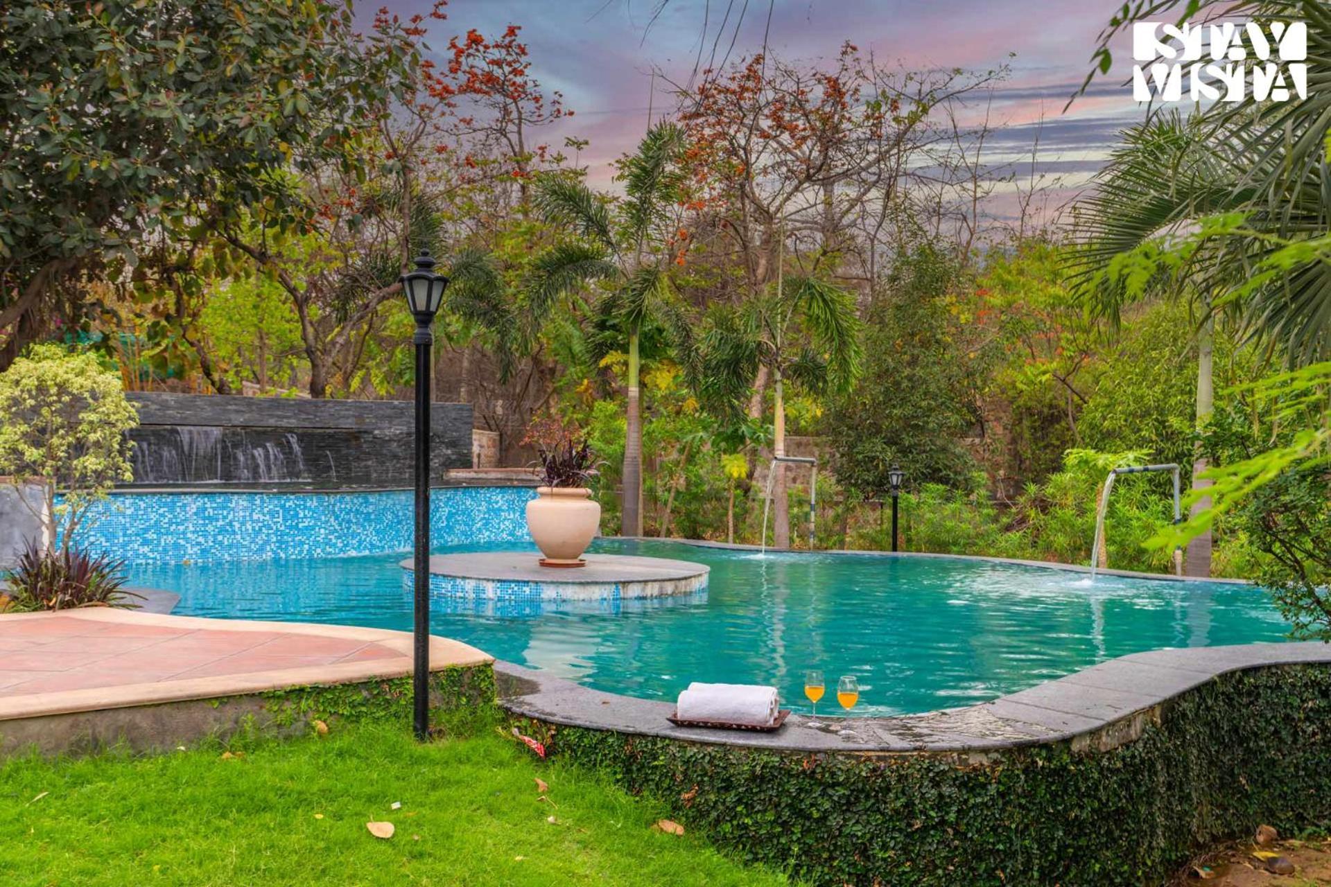 Stayvista At Maple Farms With Pool, Bbq & Bonfire Sohna Bagian luar foto
